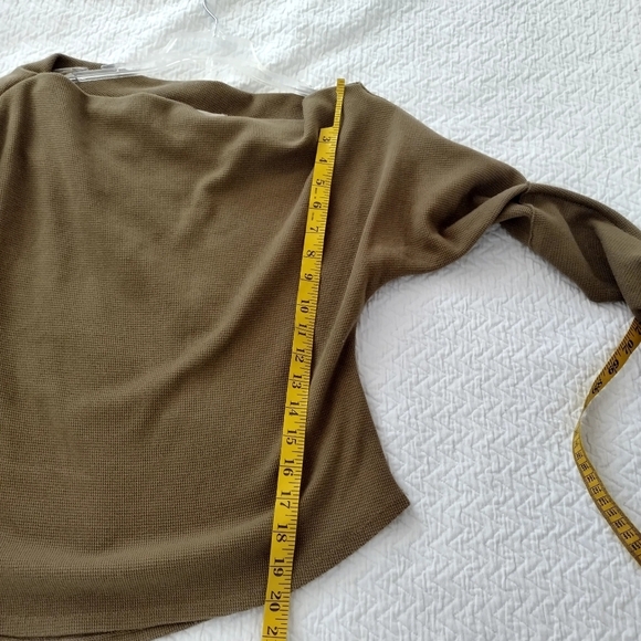 Free People We The Free Fuji Off Shoulder Olive Green Top Sz M - Picture 9 of 9